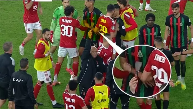 مالية وجماهيرية.. عقوبات مباراة الأهلي والجيش الملكي بعد أحداث الشغب