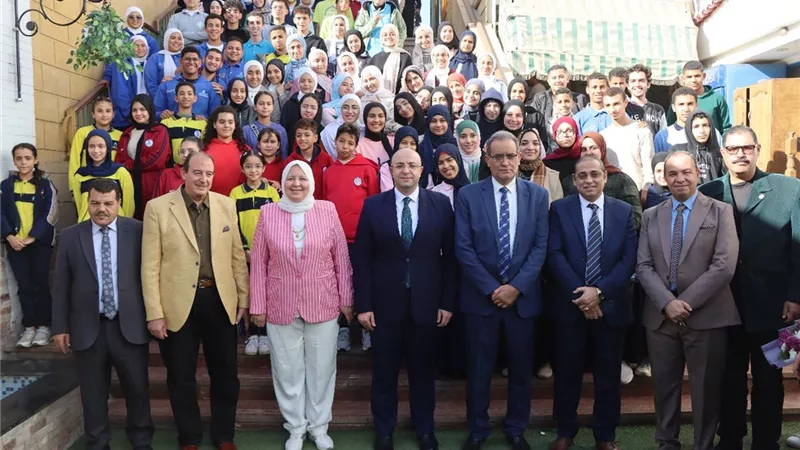 محافظ بني سويف يعلن دعم النابغين والمتفوقين خلال زيارته المعرض العلوم والهندسة