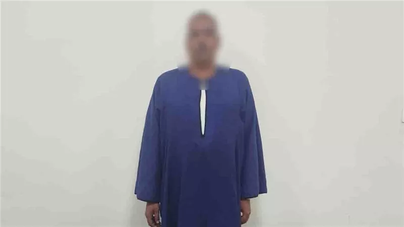 القبض على عامل يوزع  أموال على الناخبين لتوجيههم لإختيار مرشح بقنا 