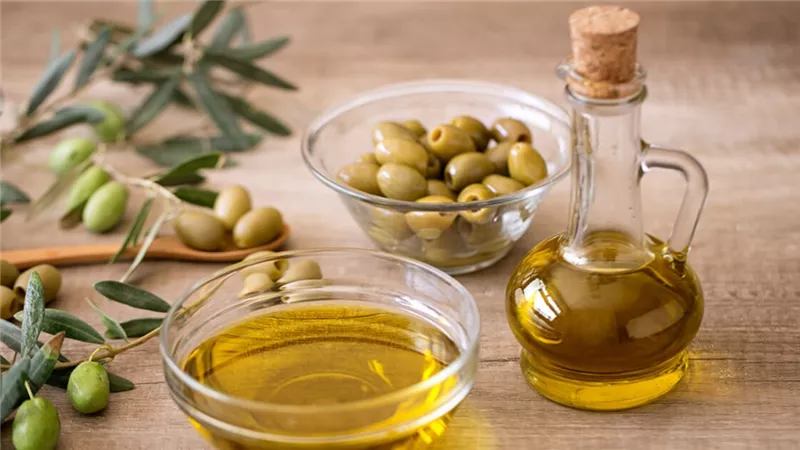 تعرف على فوائد زيت الزيتون.. صحي ويعالج العديد من الأمراض 