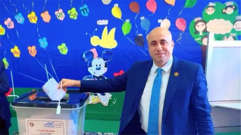 النائب محمد عزت عرفات يدلي بصوته بمدرسة اشليمة الابتدائية