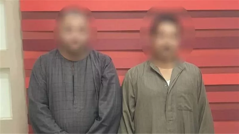  القبض على شخصين بمحيط إحدى اللجان  يوجهان الناخبين بالفيوم