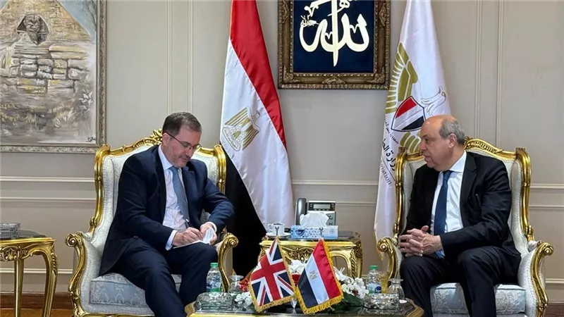 مباحثات مصرية بريطانية للتعاون المشترك في مجال الطيران المدني 