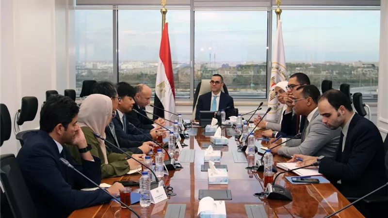 وزير الاستثمار يلتقى رئيس مجلس ادارة شركة إل جي - مصر
