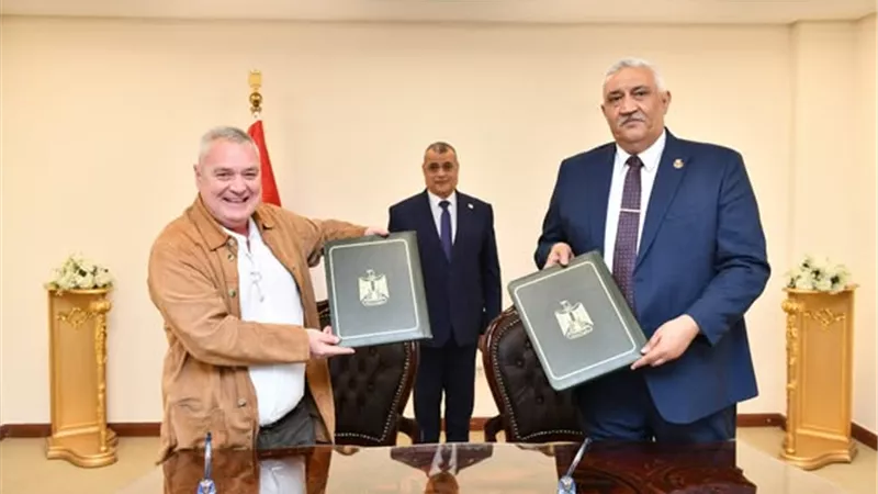 وزير الإنتاج الحربي يشهد مراسم توقيع عقد تعاون جديد في مجال التصنيع العسكري