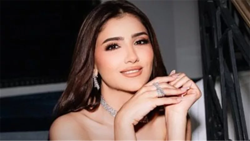 مي عمر تكشف سر أناقتها: أختار السيارة على لون الشنطة