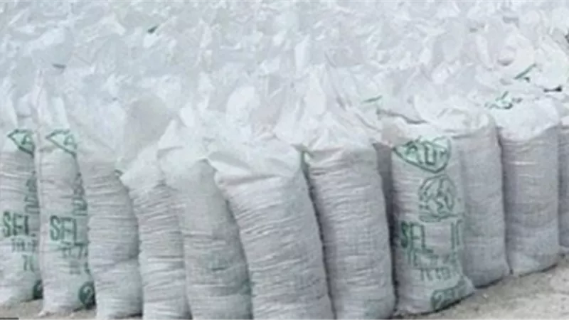 حملات التموين تُحبط تهريب 4 أطنان ملح مجهول المصدر قبل تسويقها بزفتى