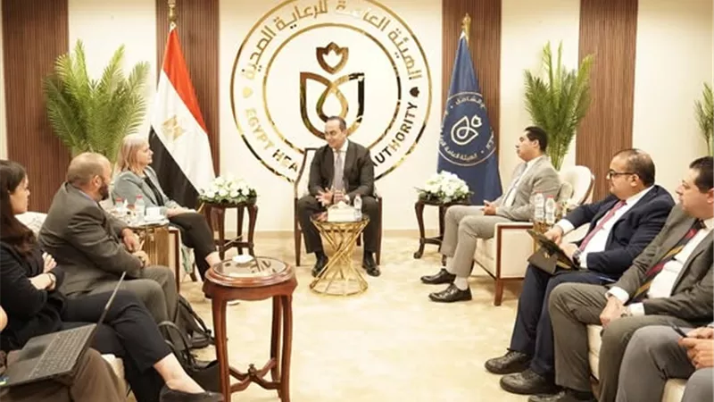 رئيس الرعاية الصحية يلتقي وفد وزارة التجارة والسفارة البريطانية بالقاهرة