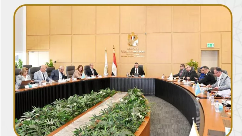 وزير الإسكان يتابع الموقف التنفيذي لوحدات المبادرة الرئاسية 