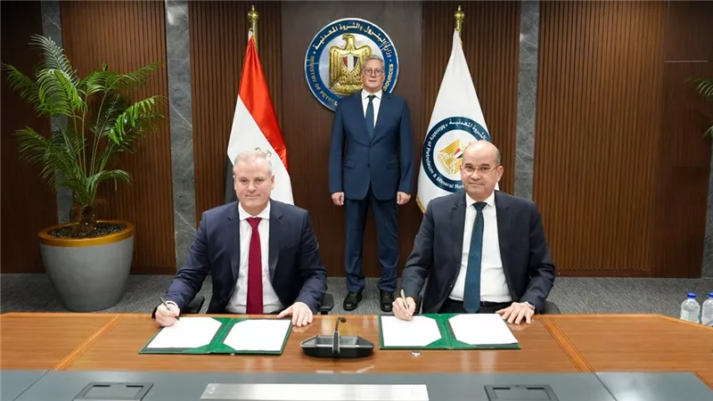  وزير البترول يشهد توقيع عقد رخصة إنتاج وقود الطائرات المستدام 