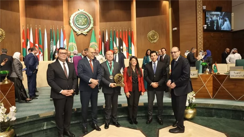 وزير الشباب والرياضة يشهد حفل توزيع جوائز التميز الحكومي العربي 