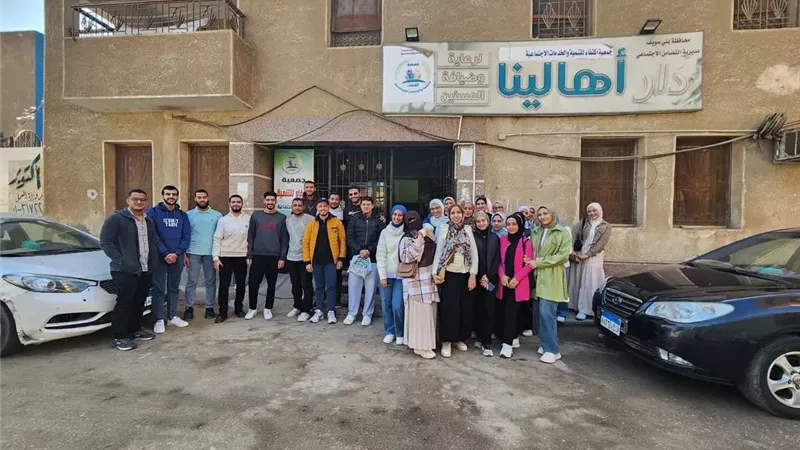 زيارة طلاب بنى سويف الأهلية لدار «أهالينا» للمسنين لتعزيز الوعي المجتمعي