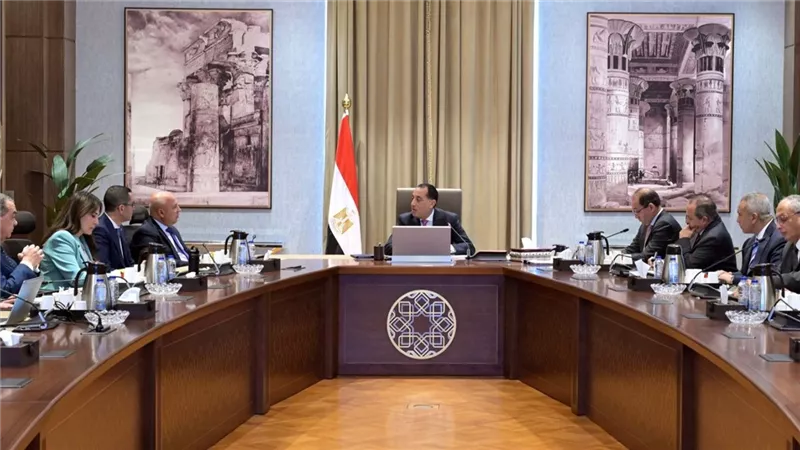 رئيس الوزراء يُتابع إجراءات منع تهريب السلع والبضائع في مختلف المنافذ