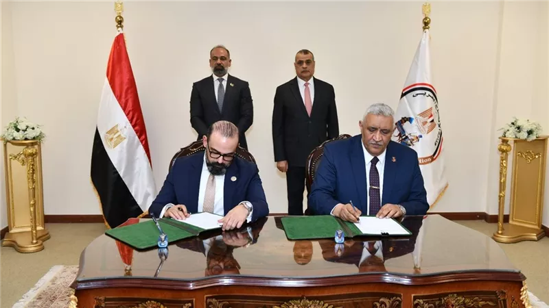 وزير الدولة للإنتاج الحربي يشهد مراسم توقيع عقود للتعاون في المجال العسكري