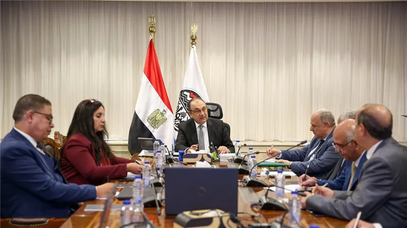 وزير قطاع الأعمال العام يتابع مؤشرات الأداء والموقف التنفيذي للمشروعات