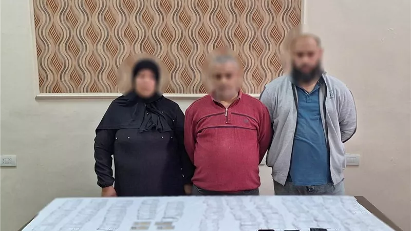 بطاقات وأموال لتوجيه الناخبين.. تفاصيل القبض على 3 أشخاص  بدائرة إيتاى البارود