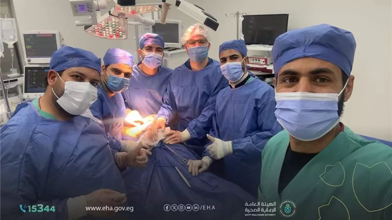  للمرة الأولي في السويس.. فريق طبي  ينجح في استئصال كلية وحالب وجزء من المثانة