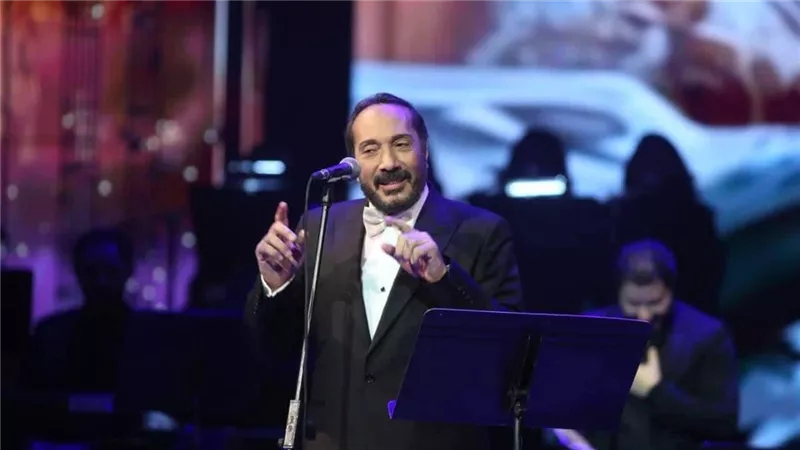علي الحجار يتغنى بأشهر تترات المسلسلات في حفل دار الأوبرا على المسرح الكبير 