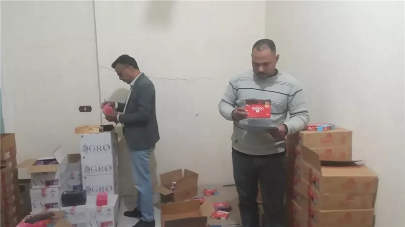 ضبط مقرمشات مجهولة المصدر داخل مخزن غير مرخص بالأقصر