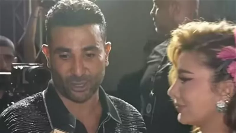 بقبلة على يدها.. أحمد سعد يتغزل في آصالة قبل حفلتهما بدبي