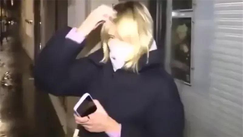 أنا لست مسؤولة.. صحفي أوكراني يطارد 