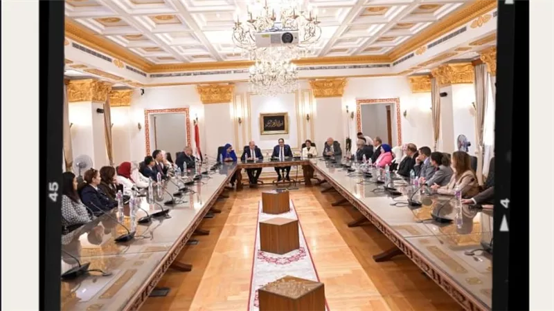 جامعة القاهرة الأهلية تناقش ترتيبات امتحانات الفصل الدراسي الأول 