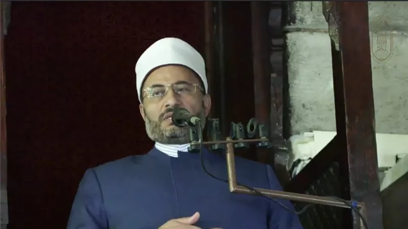 أبيحت مجانا.. خطيب الأزهر: كشف المرأة لعورتها ليس مبرراً للنظر أو للتحرش