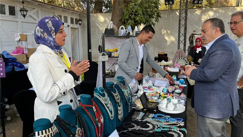 محافظ أسيوط يتفقد معرض الحرف اليدوية المصري ضمن المبادرة الرئاسية مراكب النجاة