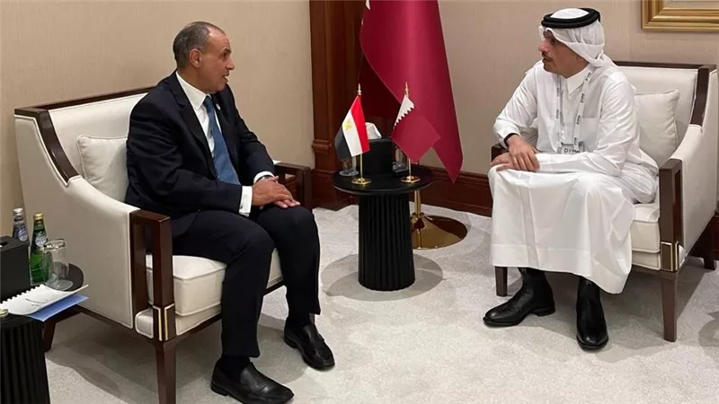 وزير الخارجية يلتقي رئيس مجلس الوزراء وزير الخارجية القطري في الدوحة