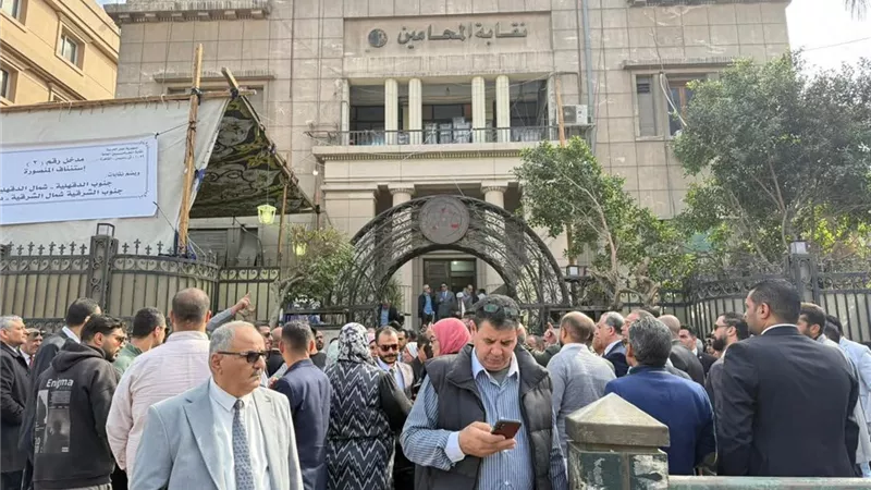 إقبال كبير من المحامين للتصويت في الجمعية العمومية لزيادة المعاشات| صور