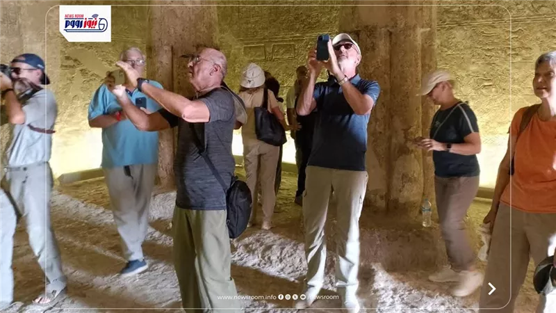 وفود سياحية متعددة الجنسيات تزور المناطق الأثرية بالمنيا خلال الموسم السياحي 