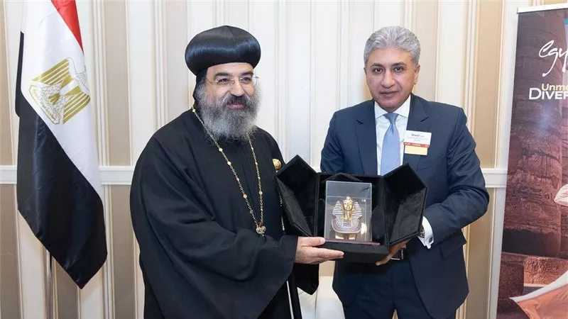 وزير السياحة والآثار يلتقي الأسقف العام للكنيسة القبطية الأرثوذكسية بأمريكا