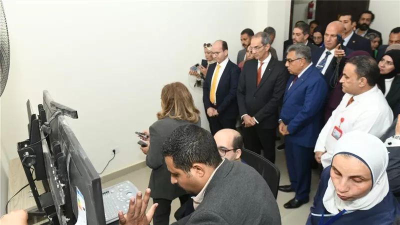 محافظ الدقهلية ووزير الاتصالات يتابعان منظومة التشخيص عن بعد بمستشفى الصدر