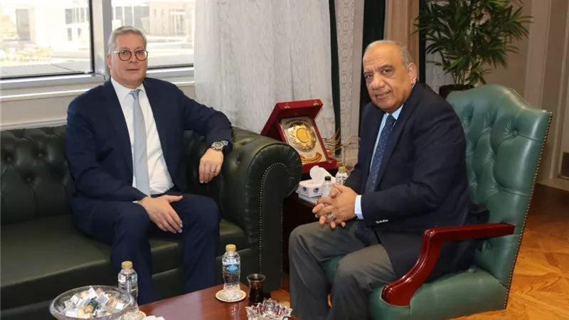 عصمت وبدوي يشهدان توقيع بروتوكول تعاون بين العامة للبترول والمواد النووية