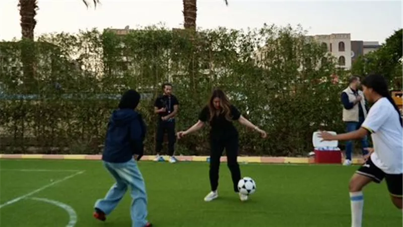 مباراة دبلوماسية في الأقصر.. المحافظ يهزم السفيرة الأمريكية بهدفين