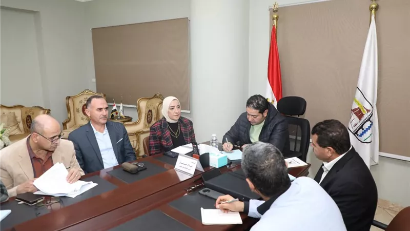 بنى سويف: بحث الجوانب المالية والإدارية لمشروع مجمع مواقف عدلي منصور