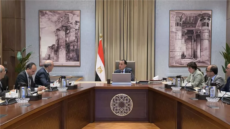 لقاء مدبولي والحفني لمتابعة مشروعات تطوير البنية التحتية للطيران المدني