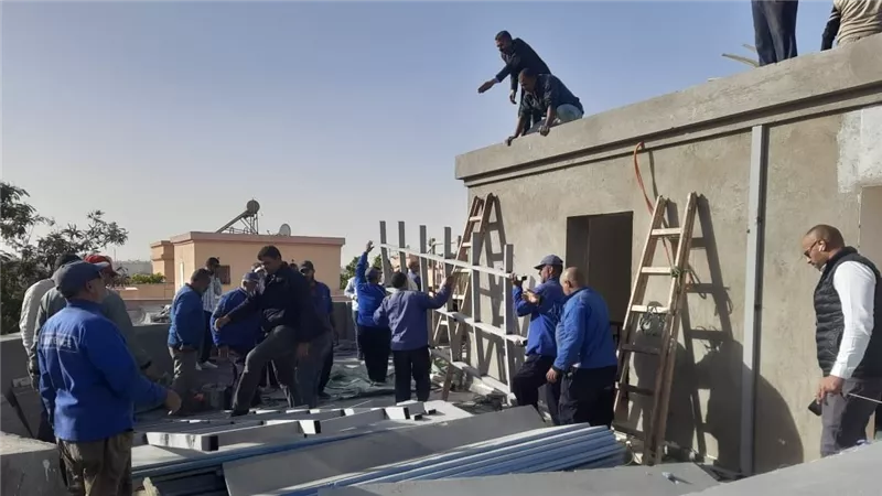 القاهرة الجديدة: إزالة فورية لمخالفة بنائية بالرحاب للحفاظ على المظهر الحضاري