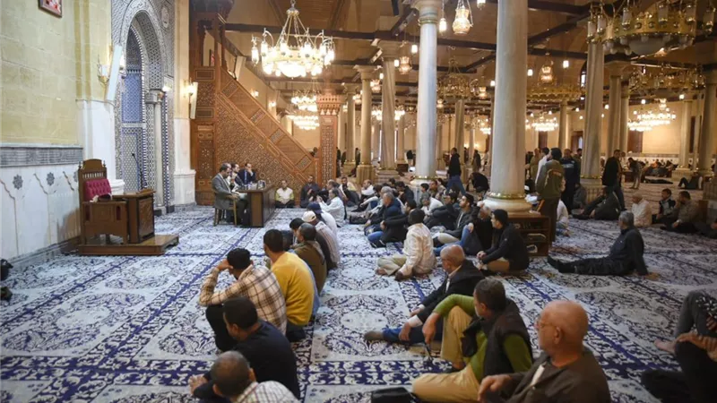 انعقاد مجلس الحديث السابع بعد المائة بمسجد الإمام الحسين بالقاهرة