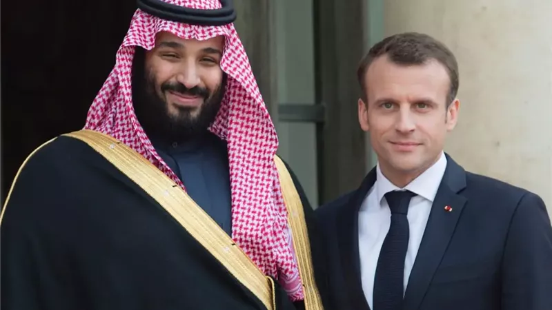 ولي العهد السعودي في فرنسا غدًا لبحث تداعيات الصراع الأمريكي الإيراني