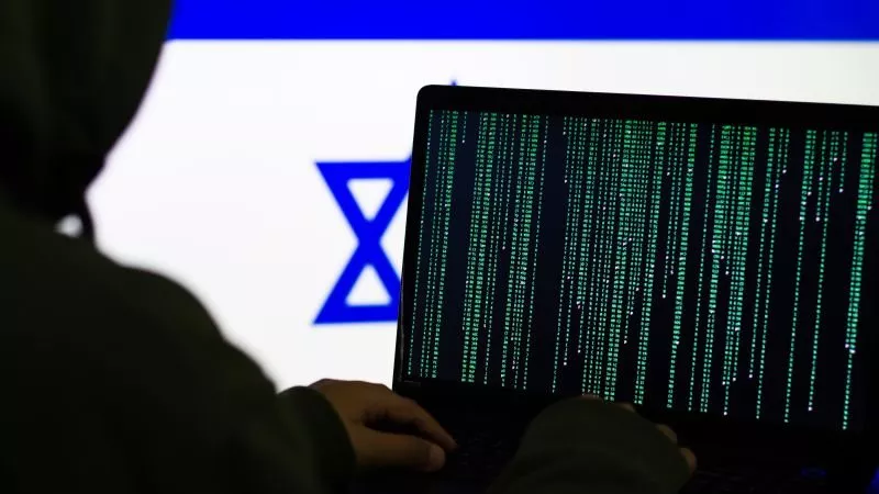 من بينهم مصر والسعودية .. شركة أبل تحذر مستخدميها حول العالم من هجوم الكتروني 