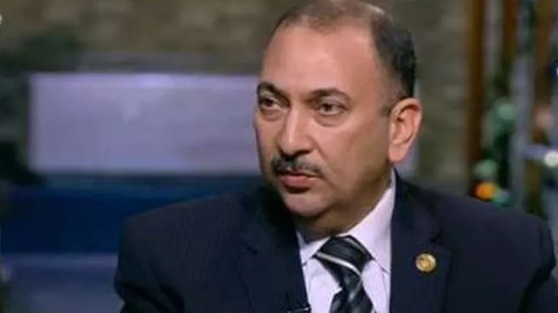 «الرفاعي» يشيد بجهود فرق الطوارئ بشأن التعامل مع سقوط شجرة على سيارتين بالدقي
