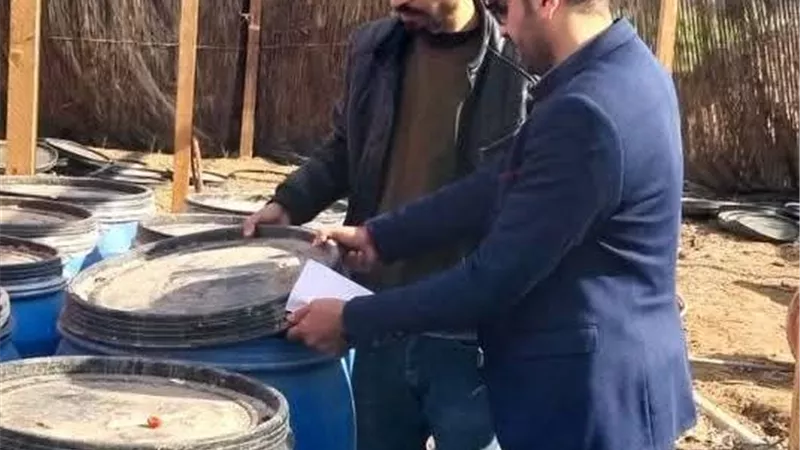 ضبط طن مخلل مجهول المصدر بدون أي بيانات أو علامات تدل على مصدره بالبحيرة