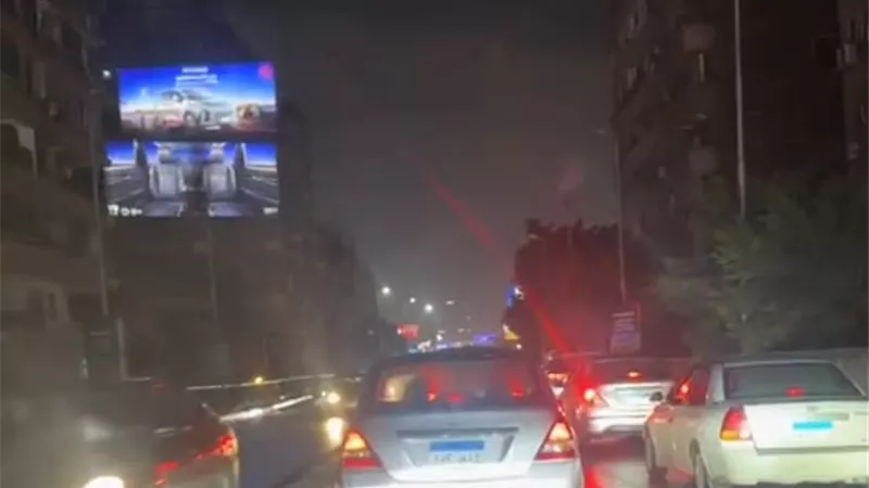 بسبب الأمطار كثافات مرورية بشوارع القاهرة والجيزة ورجال المرور يتدخلون