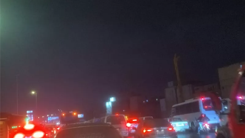 استمرار الكثافات المرورية أعلى الطريق الدائرى بسبب الأمطار وتباطؤ حركة السيار
