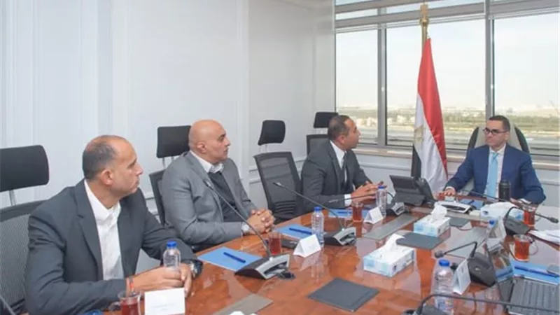 وزير الاستثمار يبحث توطين صناعة الدراجات النارية في مصر بالتعاون مع «بياجو»