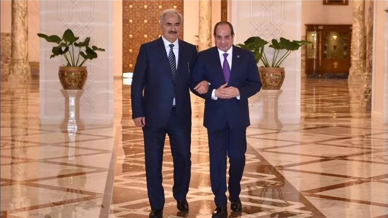 لقاء السيسي وحفتر يعيد رسم معادلة استقرار ليبيا ويؤكد ثبات الموقف المصري