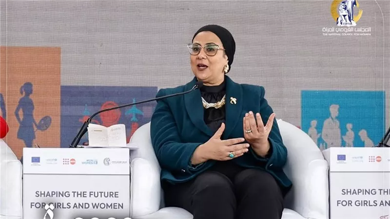 المستشارة أمل عمار تشارك في فعاليات “المساهمة في بناء المستقبل للفتيات والنساء
