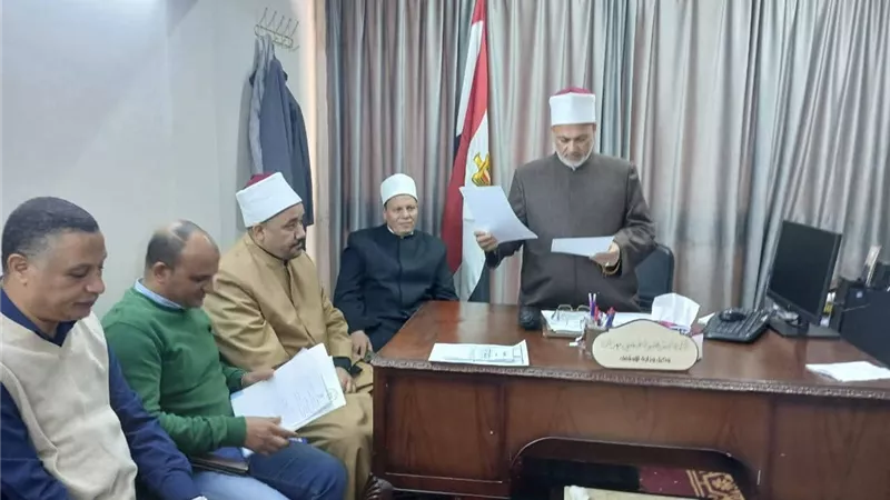 للتأكيد على الانضباط .. وكيل أوقاف بني سويف يجتمع بمديري الإدارات الفرعية 