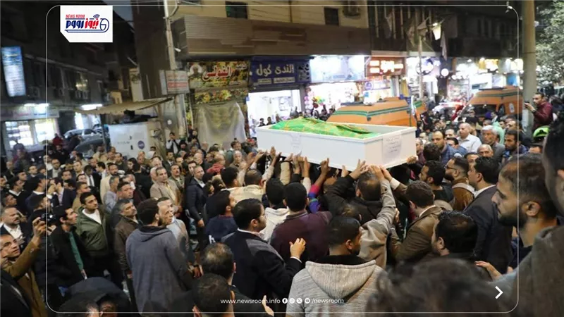 محافظ المنيا يؤدي صلاة الجنازة على القضاة ضحايا حادث ملوي المأساوي
